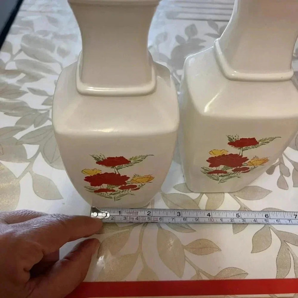 Set Of 2 VTG Avon Glass Imari Bottle Vase 1991 White w/Red/Yellow Floral - Picture 5 of 8